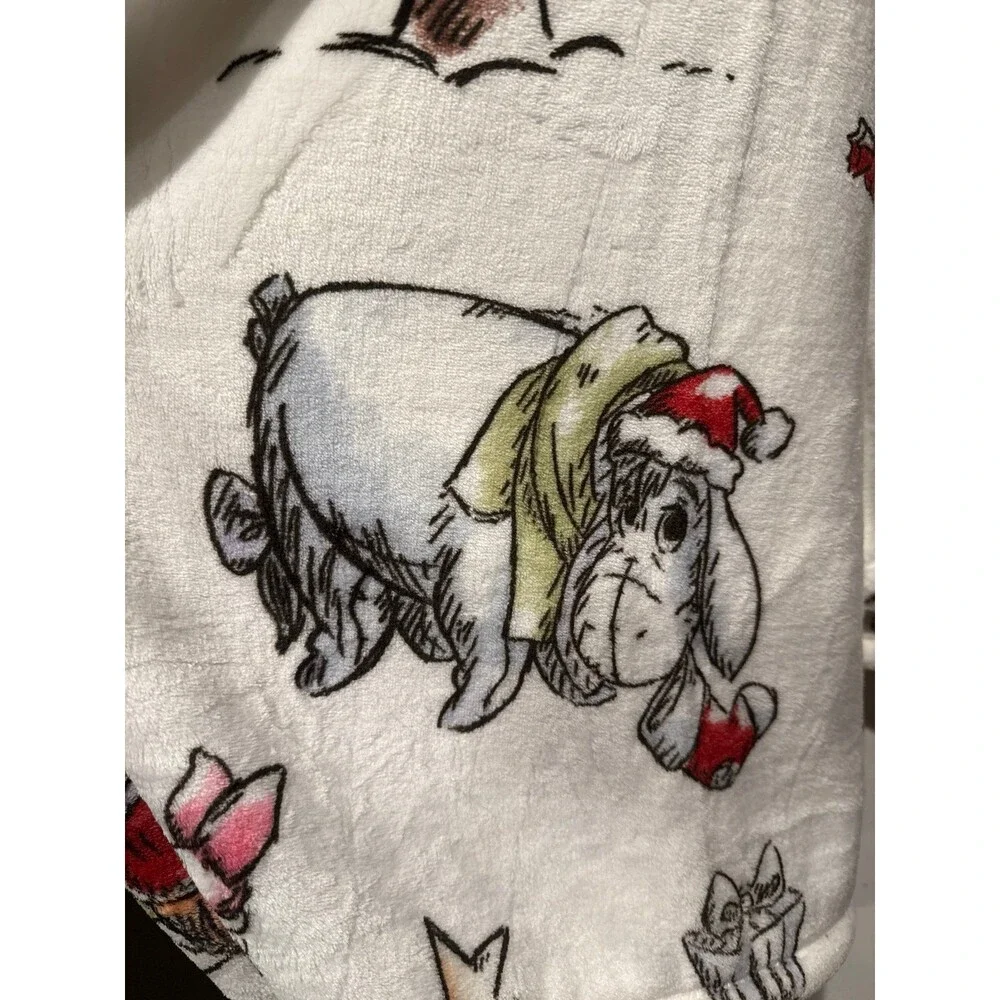 WINNIE THE POOH CHRISTMAS BLANKET